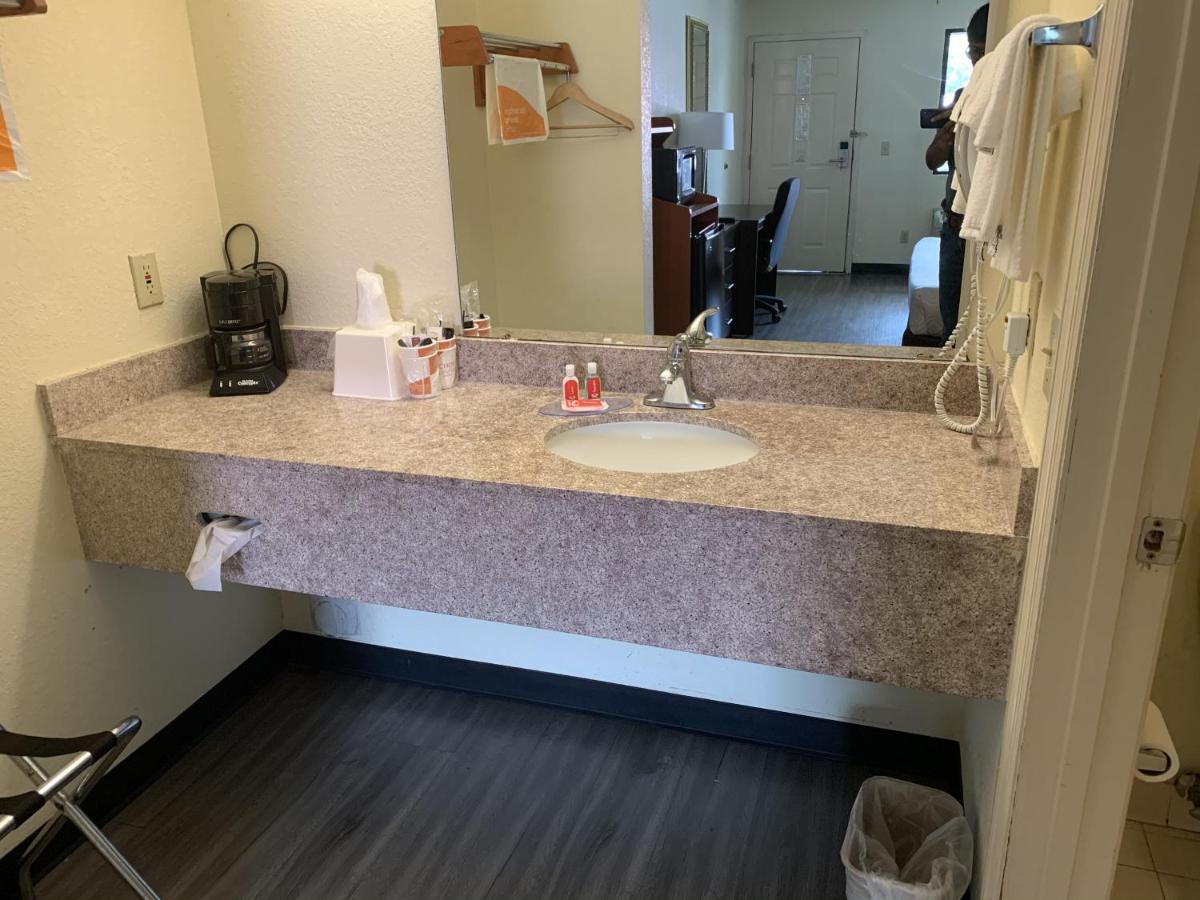 Econo Lodge Dothan Extérieur photo