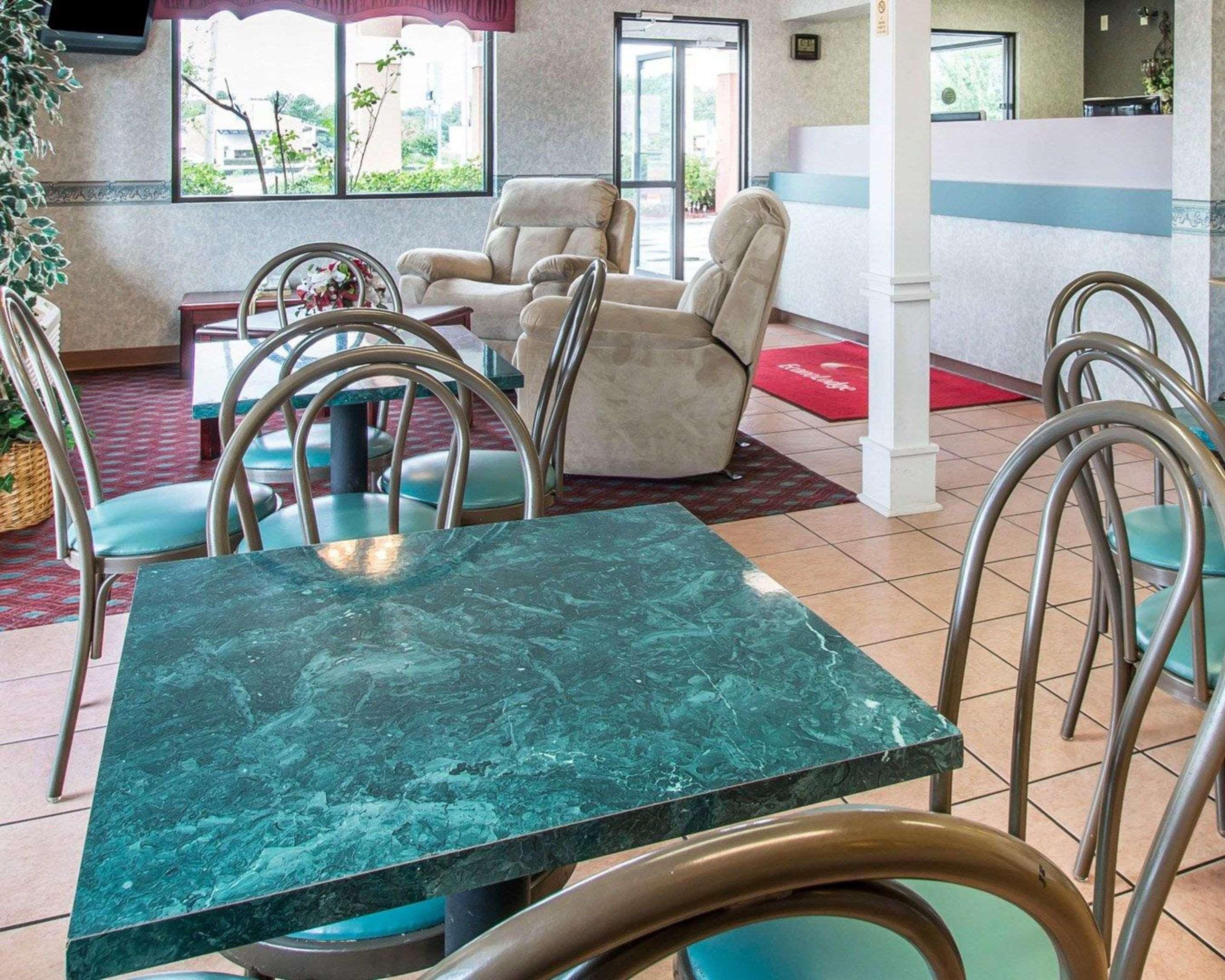 Econo Lodge Dothan Extérieur photo